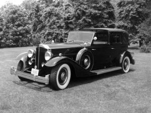 Packard Custom Twelve Town Car Landaulet by LeBaron 1933 года